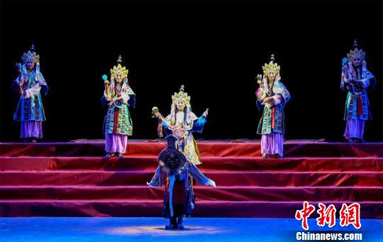 仙女們“獻上純凈的樂舞” 張暢 攝 仙女們“獻上純凈的樂舞” 張暢 攝