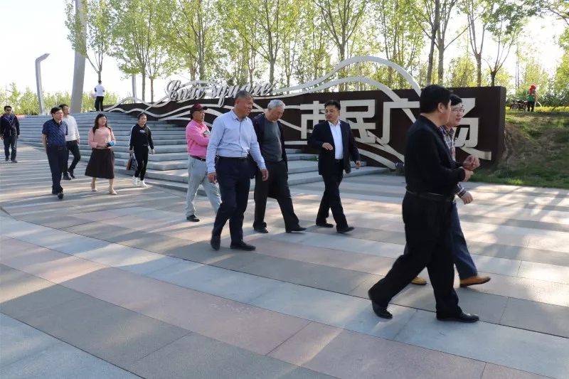 大報(bào)大刊媒體記者觀摩山東省東營(yíng)市河口區(qū)經(jīng)濟(jì)社會(huì)發(fā)展情況