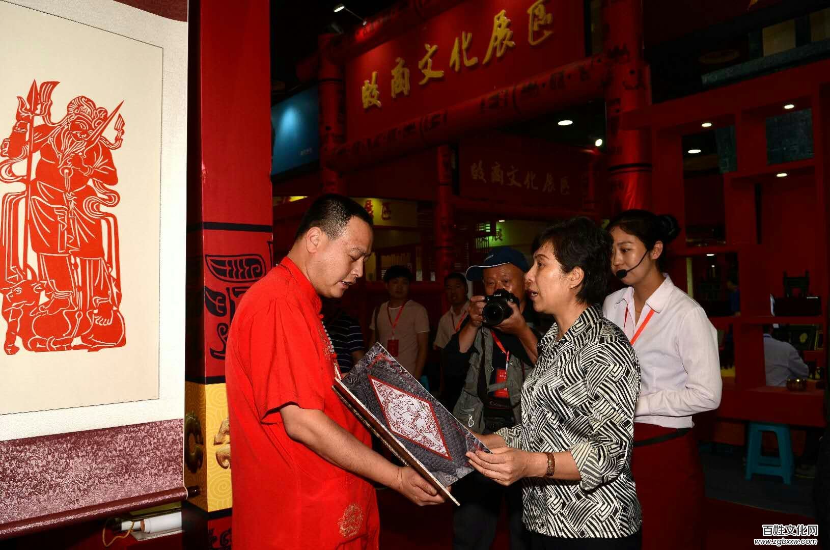 著名紙雕藝術(shù)家劉喜成亮相中國航空節(jié)
