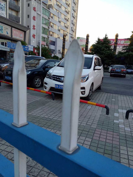 新余火車站廣場疑似拉客餐館藏身待改善