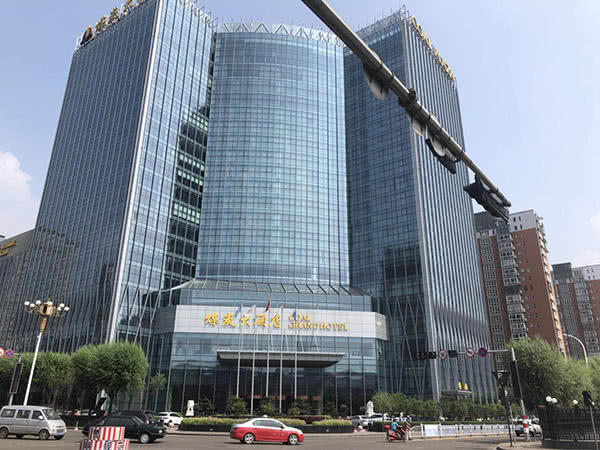 樓頂現(xiàn)違建 開發(fā)商,、業(yè)主：不是我修的