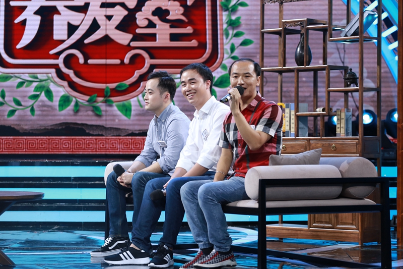  陸超做客《天天向上》 網(wǎng)友：戴假發(fā)的“國(guó)民女婿”丈母娘不嫌棄