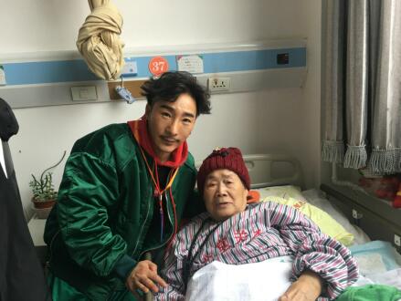 SSTV國際時尚電視《愛心100慈善萬里行》走進(jìn)松堂醫(yī)院