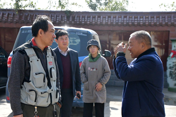 315記者攝影家網(wǎng)主編靳新國一行走進(jìn)山東淄博洪山鎮(zhèn)敬老院