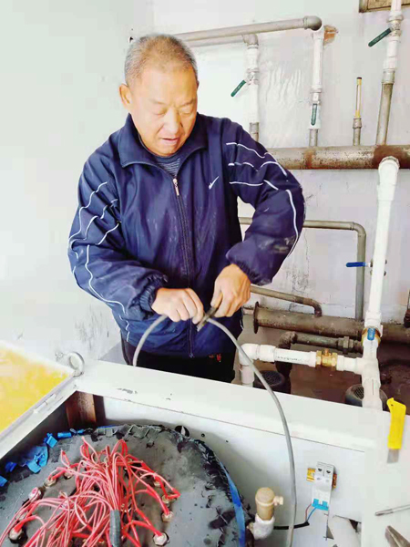 315記者攝影家網(wǎng)主編靳新國一行走進(jìn)山東淄博洪山鎮(zhèn)敬老院