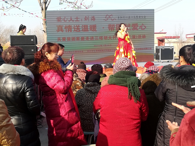 真情送溫暖 幫困獻(xiàn)愛(ài)心-幸福皖江志愿行《衣舊情深》之四
