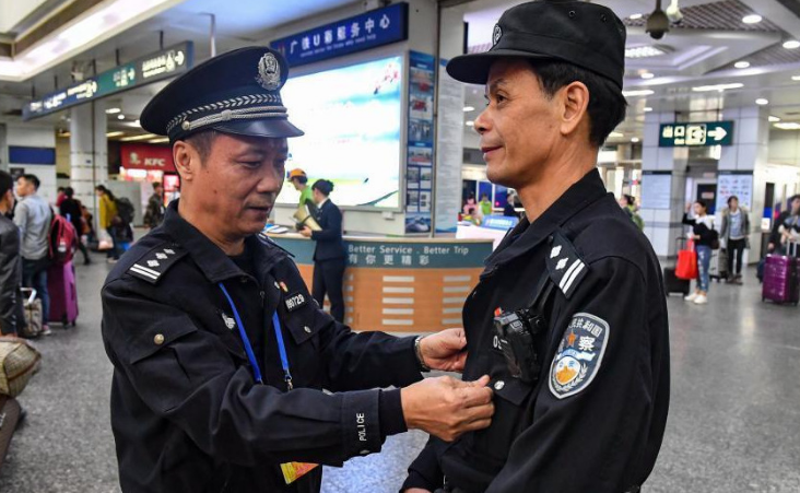 31載春運(yùn) 老鐵警退休前站好最后一班崗