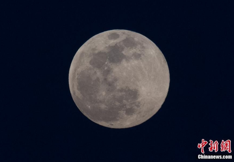 快來看,！元宵夜喜提今年最大最圓月