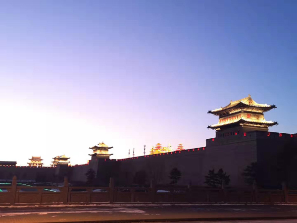 靳松彪手機拍圖——山西大同古城墻元宵節(jié)燈火  