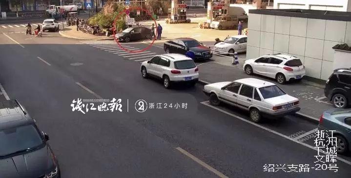 杭州男子加完油抽煙，工作人員抄起滅火器沖他一頓狂噴,！這下鬧大了