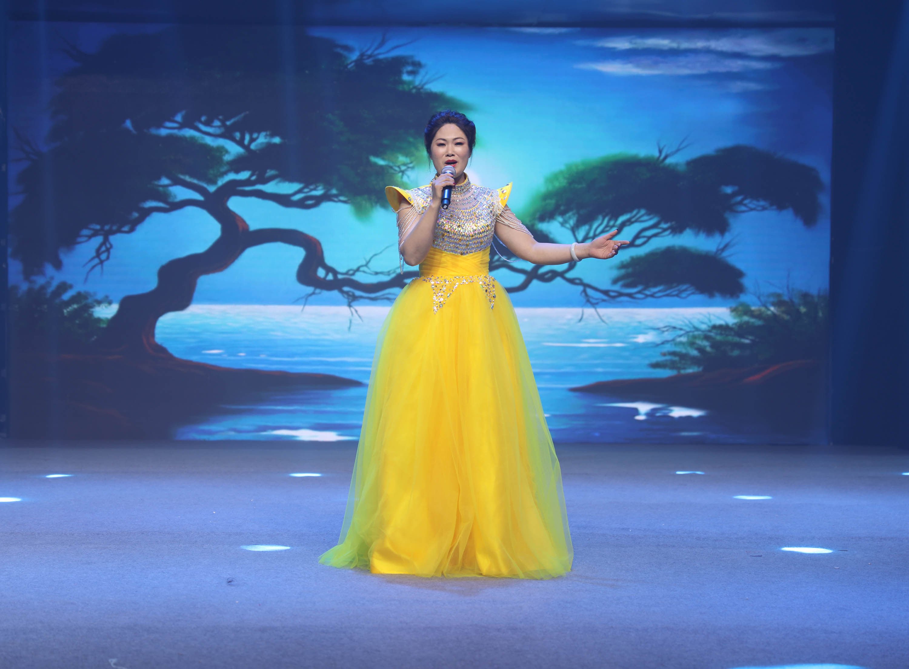 “明星大舞臺,，歌唱新時代,，踐行中國夢”群星匯演亮相中央電視臺星光影視園