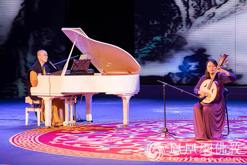 臺(tái)灣明海法師佛曲音樂(lè)會(huì) 千人會(huì)場(chǎng)座無(wú)虛席