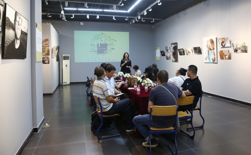 “日?！薄型馇嗄陻z影師聯(lián)展在京開展