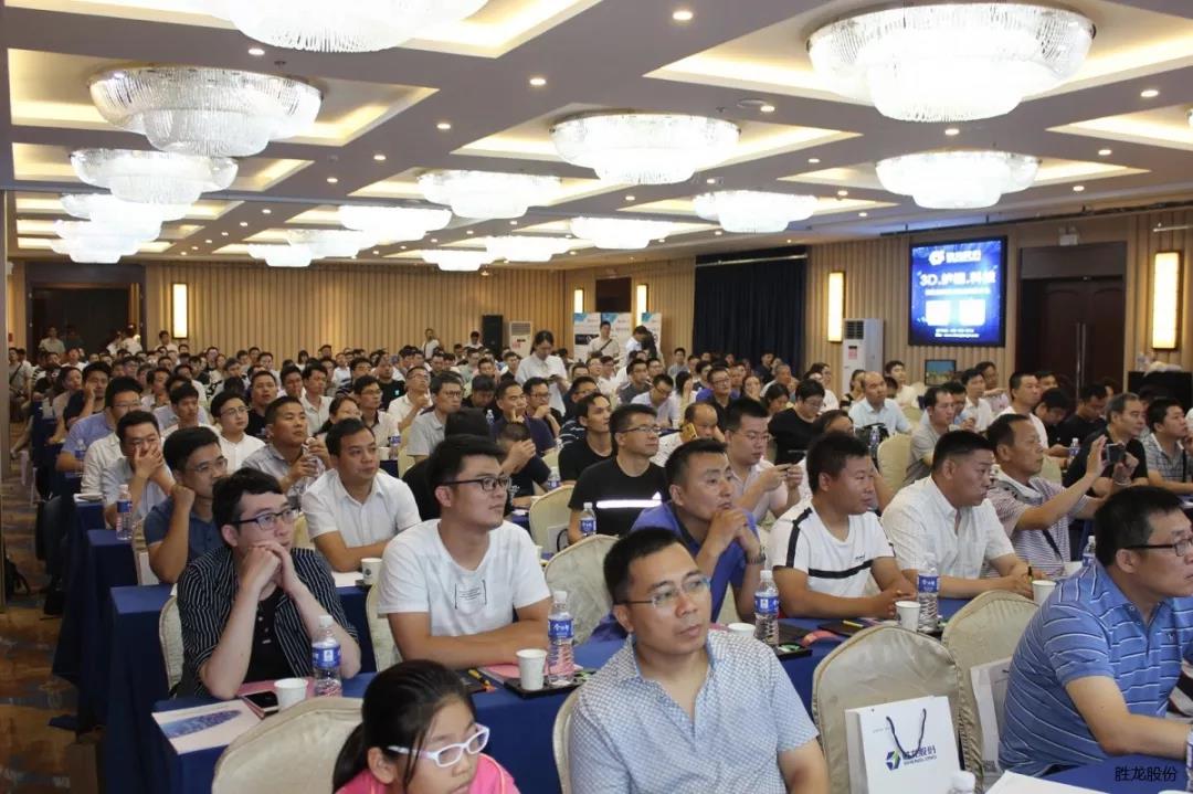 “新型顯示技術(shù)及應(yīng)用推介會(huì)”在鄭州舉行
