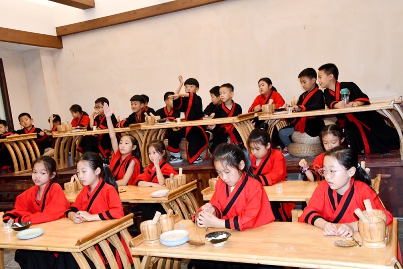  中聯(lián)潤智騏航教育組織潤騏國學(xué)研修體驗(yàn)營,，獻(xiàn)禮祖國70華誕