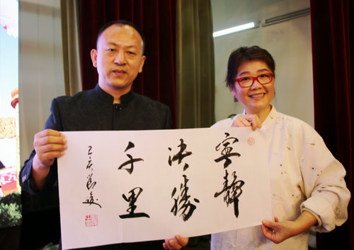 書法家劉俊應邀赴巴黎參加“中法建交55周年”書畫展