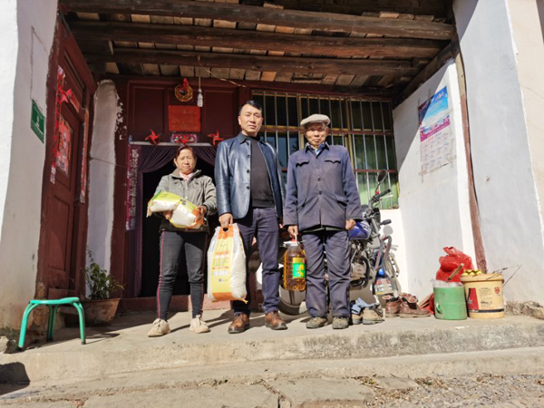 中共宜良縣委統(tǒng)戰(zhàn)部舉行“春融同心、新春送祝福”暨靈恩寺迎新春,、送溫暖服務社會活動