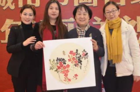 山東聊城市直書(shū)畫(huà)家協(xié)會(huì)在萬(wàn)恒眼科聯(lián)合舉辦“新春送祝?！被顒?dòng)