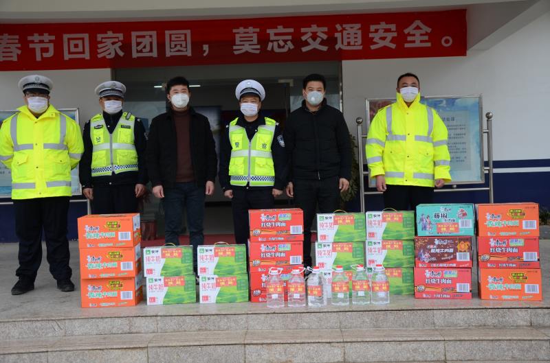 同心同德,、阻擊疫情—潁上縣天外天廣告裝飾公司為疫情防控一線捐贈愛心物資