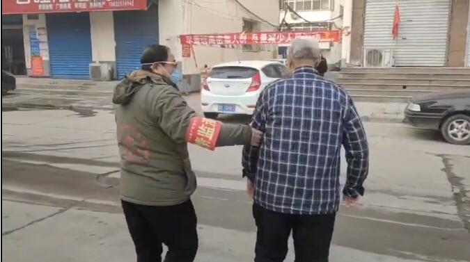 “小人物”負(fù)起“大擔(dān)當(dāng)”——志愿者張兆山,、譚春生社區(qū)防控闖在前