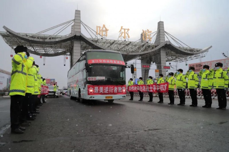 援鄂戰(zhàn)疫英雄凱旋——冰城交警最高禮儀硬核護航，致敬最美逆行者,！
