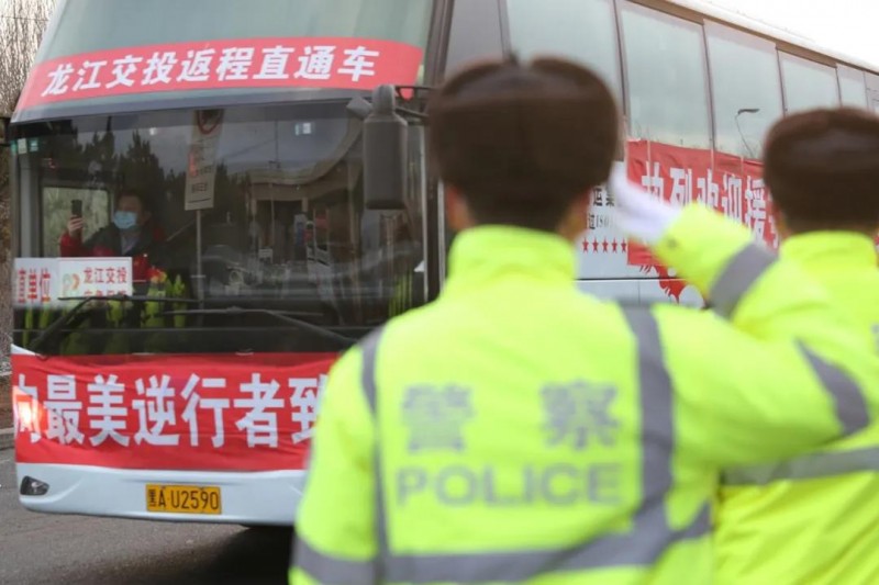 援鄂戰(zhàn)疫英雄凱旋——冰城交警最高禮儀硬核護航，致敬最美逆行者,！