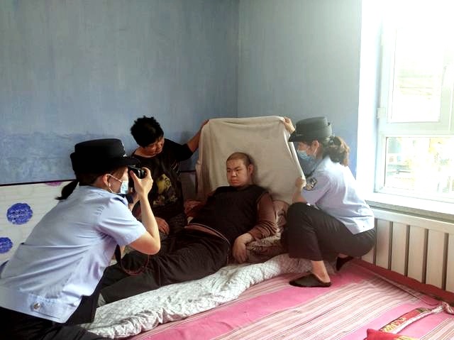 關(guān)愛(ài)困難殘疾人 上門(mén)辦證暖人心