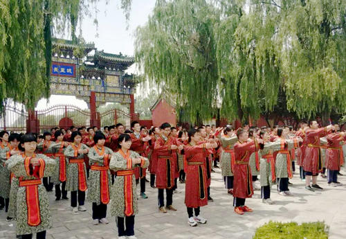 “釋放壓力 行走青春”安陽(yáng)市飛翔學(xué)校遠(yuǎn)足活動(dòng)紀(jì)實(shí)
