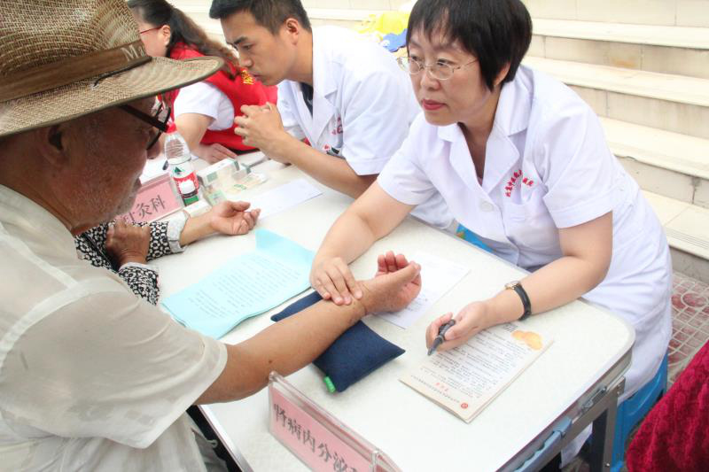 孫魯英：做有溫度,、有醫(yī)術(shù)、有愛(ài)心的“三高院長(zhǎng)”