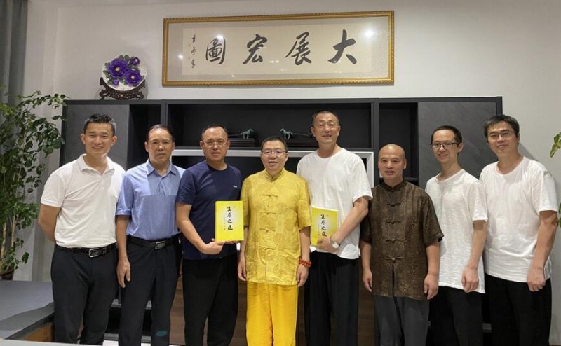 師點(diǎn)文化：認(rèn)識(shí)自己,，做生命的主人