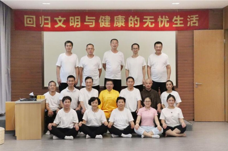 師點(diǎn)文化：認(rèn)識(shí)自己,，做生命的主人