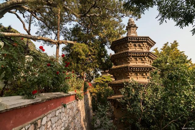 京西有座千年寺廟,，授戒需要皇帝赦諭,，距離北京只有70公里