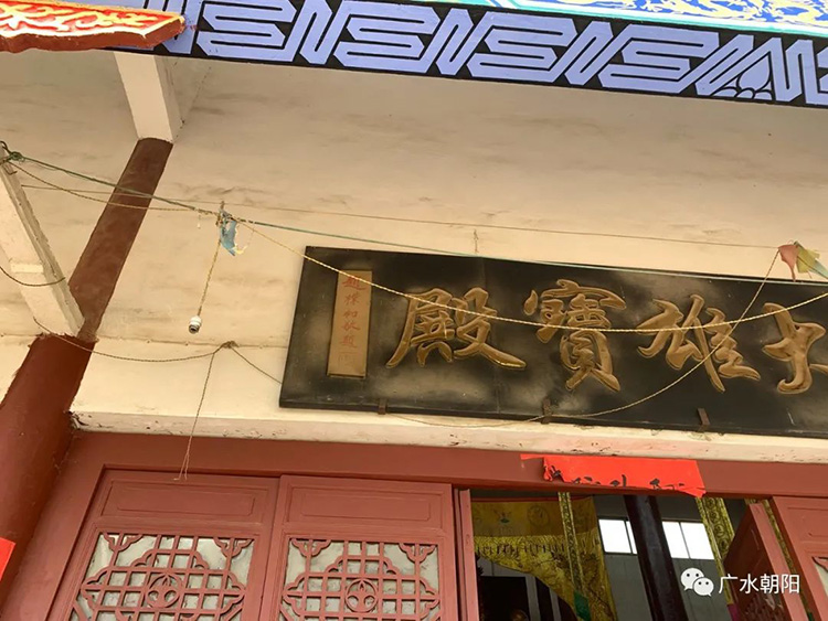 “一窮二白”的年輕僧人，讓600年古廟“活”了過來