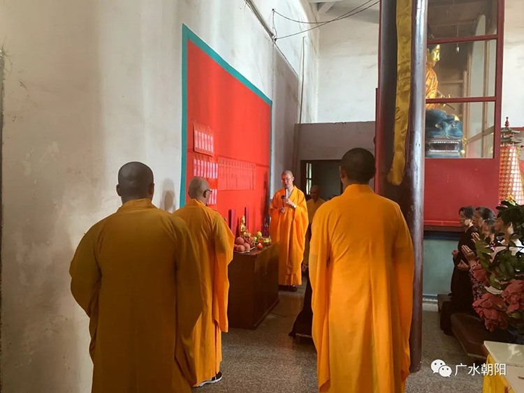 “一窮二白”的年輕僧人,，讓600年古廟“活”了過來
