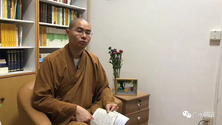“一窮二白”的年輕僧人,，讓600年古廟“活”了過來