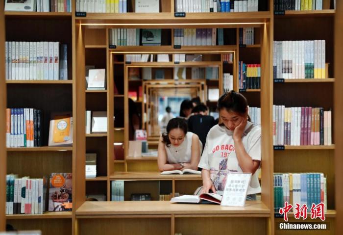 看紙書、聽書……讀屏?xí)r代,，你的閱讀方式變了嗎,？