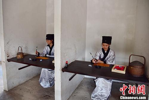 資料圖：今人復(fù)原的古代秋闈情景,。 中新社記者 曾令華 攝