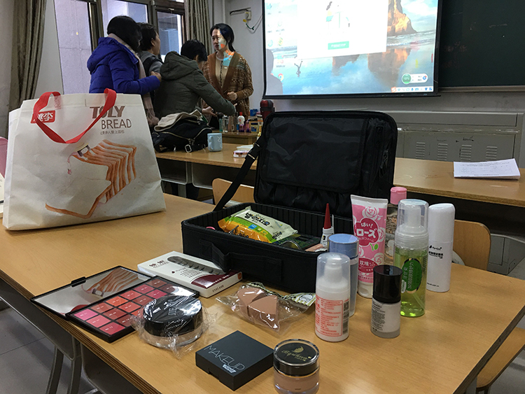 沉迷“上大學(xué)”的60后，“力不從心”的老年大學(xué)