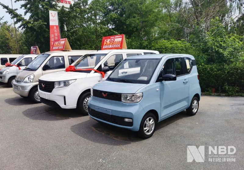 北京搖號(hào)新政倒計(jì)時(shí)：車管所延至20點(diǎn)下班,，部分4S店已無車可賣
