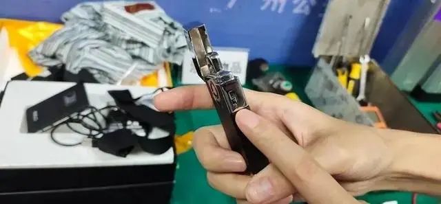 夫妻倆被人圍觀8小時還不知,！上萬家庭攝像頭遭入侵,！