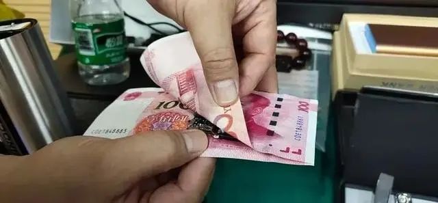 夫妻倆被人圍觀8小時還不知！上萬家庭攝像頭遭入侵,！