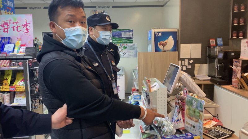 “倒找錢”騙局現(xiàn)機(jī)場商鋪,，大連機(jī)場分局民警當(dāng)天破案