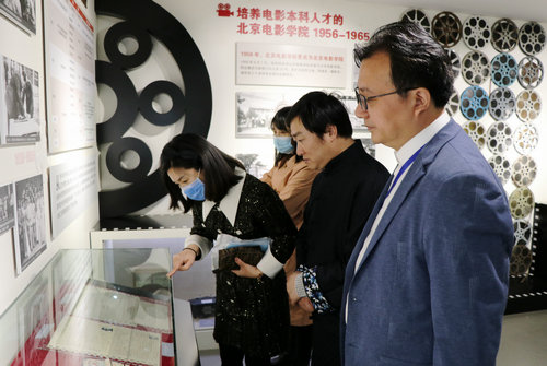 書(shū)畫(huà)家王余根一行赴北京電影學(xué)院進(jìn)行交流