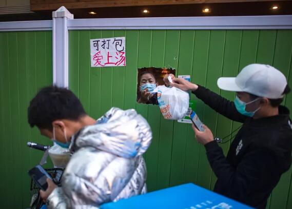 這一天,，跟隨外賣小哥“穿街過巷,，連接人間煙火”