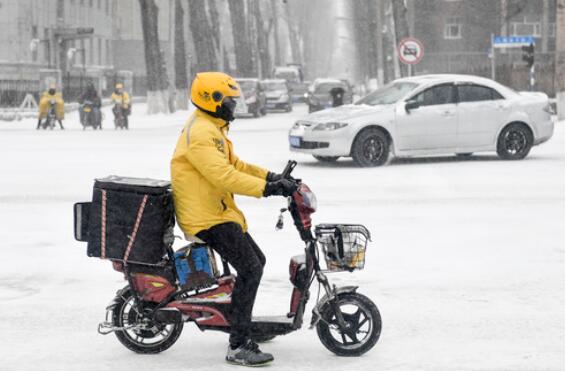 這一天,，跟隨外賣小哥“穿街過巷,，連接人間煙火”