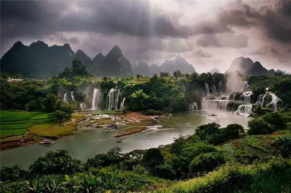 俄羅斯人拍了幾張中國(guó)的照片,，獲得了國(guó)際頭獎(jiǎng),，驚艷了全世界。 