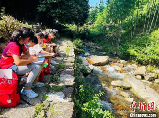 孩子暑期去哪兒,？“行萬里路”正在改變家長(zhǎng)育子觀
