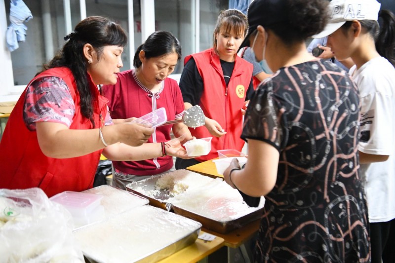 直擊鄭州防汛安置點