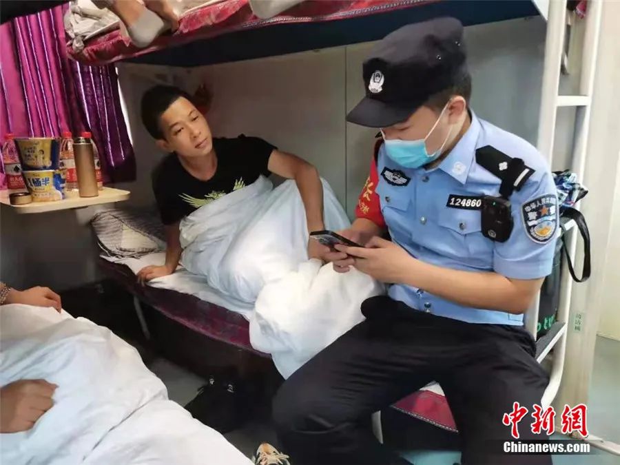 暴雨中停擺的K226/227次列車，并不是一座孤島