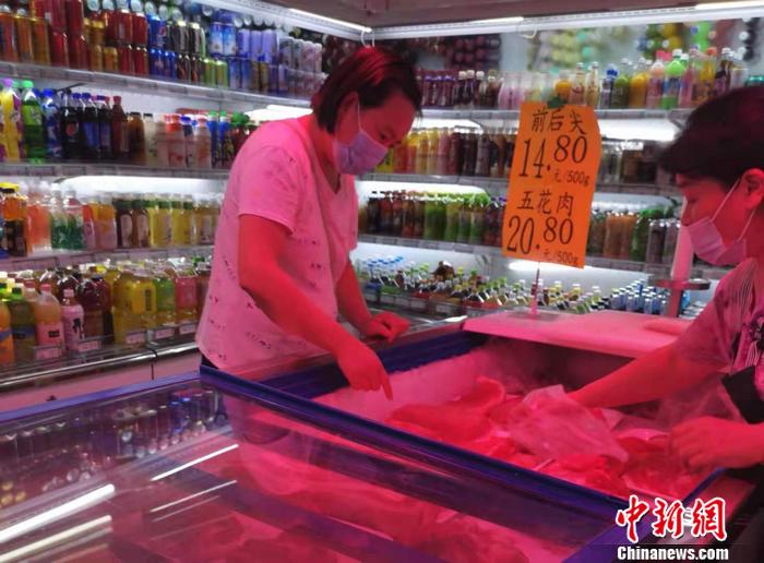 豬肉價(jià)格腰斬,！牛羊肉都降了，飯館肉菜為啥沒(méi)降,？